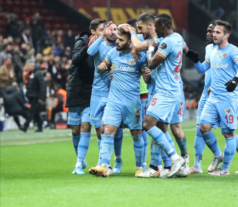 2021-2022 Süper Lig GALATASARAY - KAYSERİSPOR 1-1 Maç Görseli