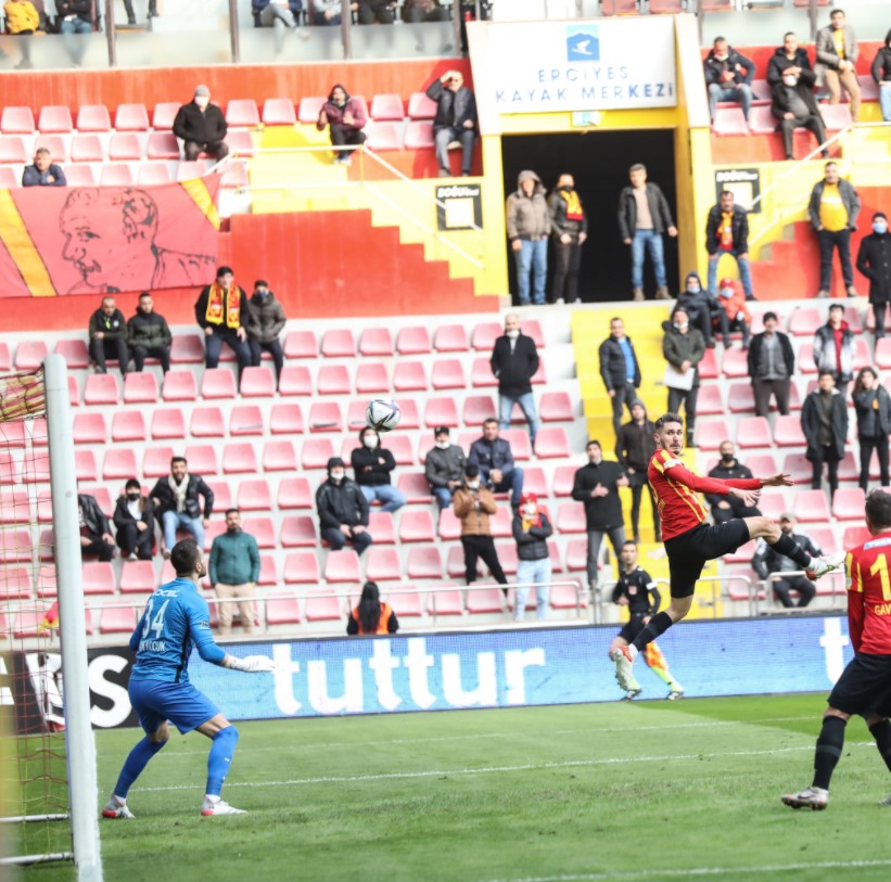 2021-2022 Süper Lig KAYSERİSPOR - GİRESUNSPOR 2-1 Maç Görseli