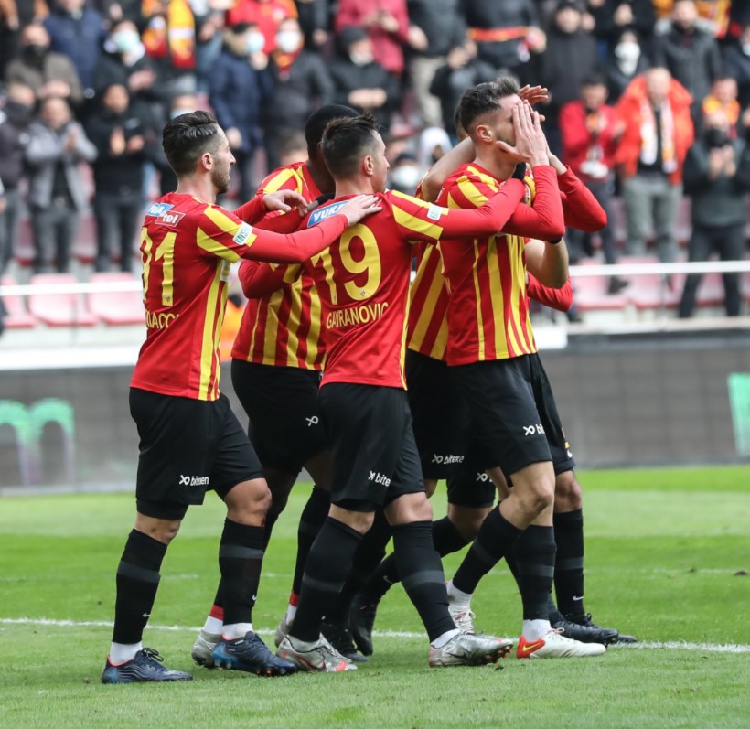 2021-2022 Süper Lig KAYSERİSPOR - GİRESUNSPOR 2-1 Maç Görseli