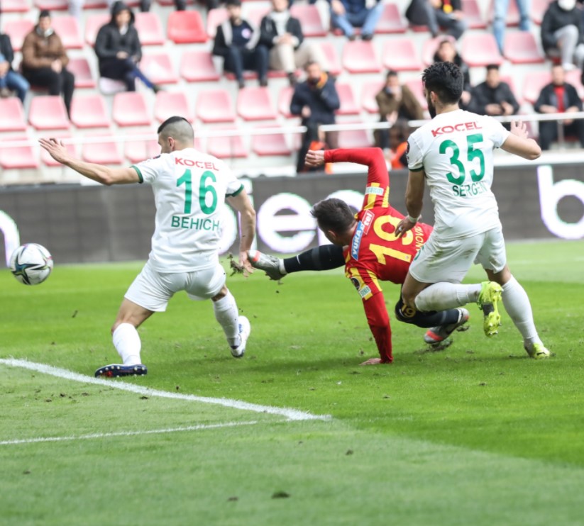 2021-2022 Süper Lig KAYSERİSPOR - GİRESUNSPOR 2-1 Maç Görseli