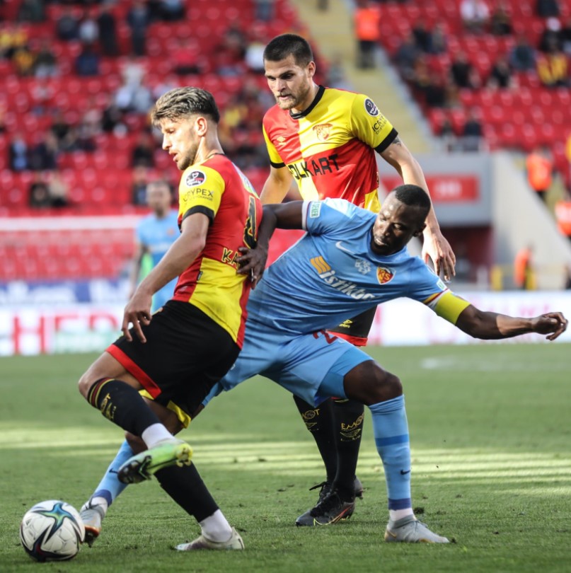 2021-2022 Süper Lig GÖZTEPE - KAYSERİSPOR 1-2 Maç Görseli