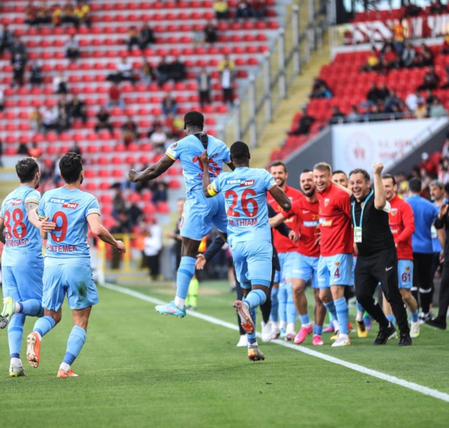 2021-2022 Süper Lig GÖZTEPE - KAYSERİSPOR 1-2 Maç Görseli