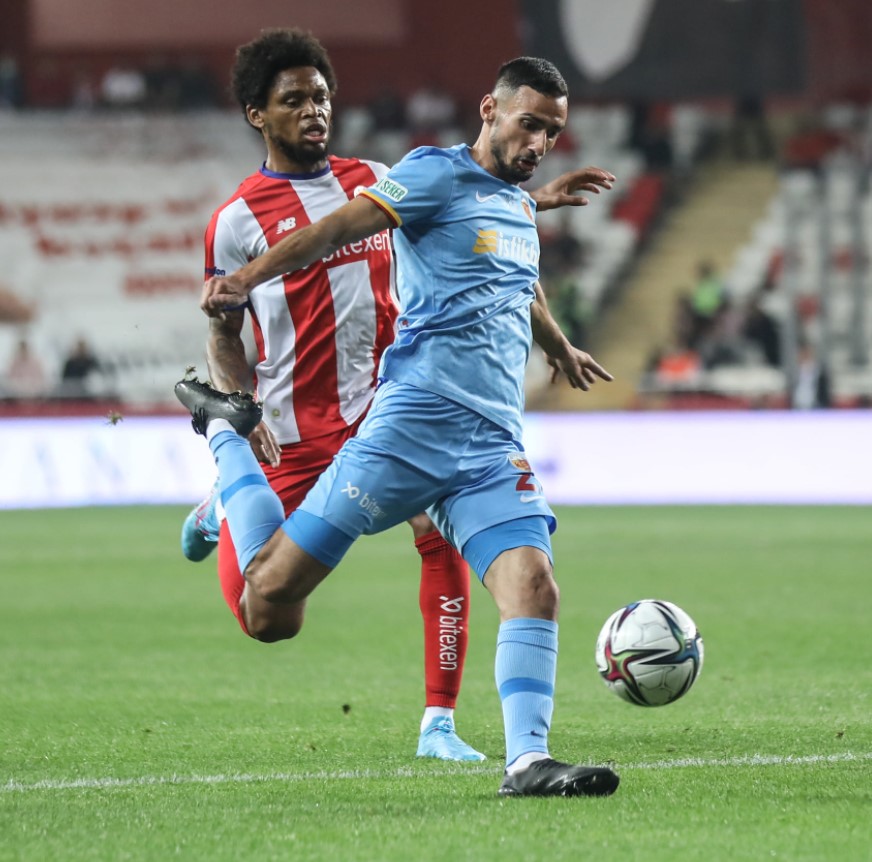 2021-2022 Süper Lig ANTALYASPOR - KAYSERİSPOR 1-1 Maç Görseli