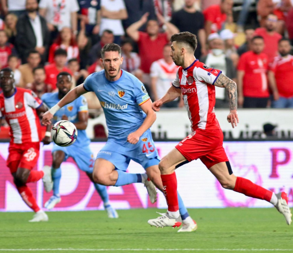 2021-2022 Süper Lig ANTALYASPOR - KAYSERİSPOR 1-1 Maç Görseli