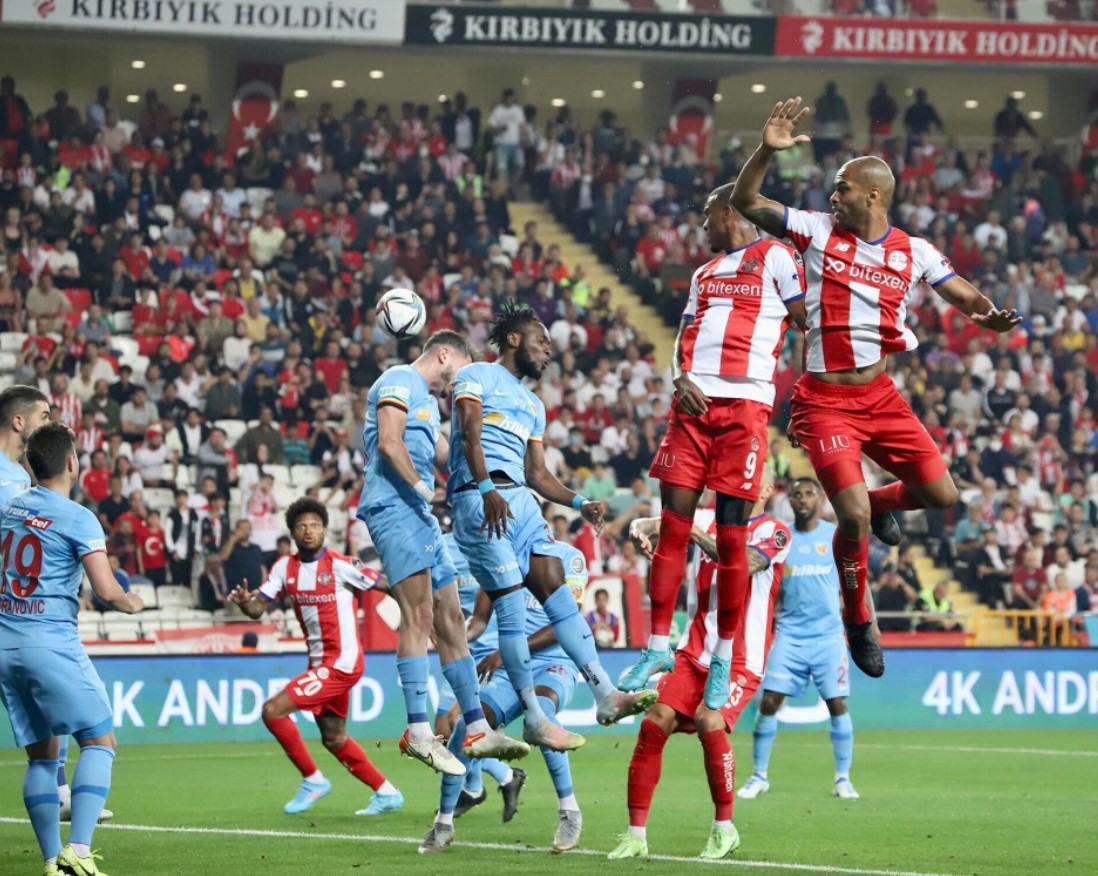 2021-2022 Süper Lig ANTALYASPOR - KAYSERİSPOR 1-1 Maç Görseli