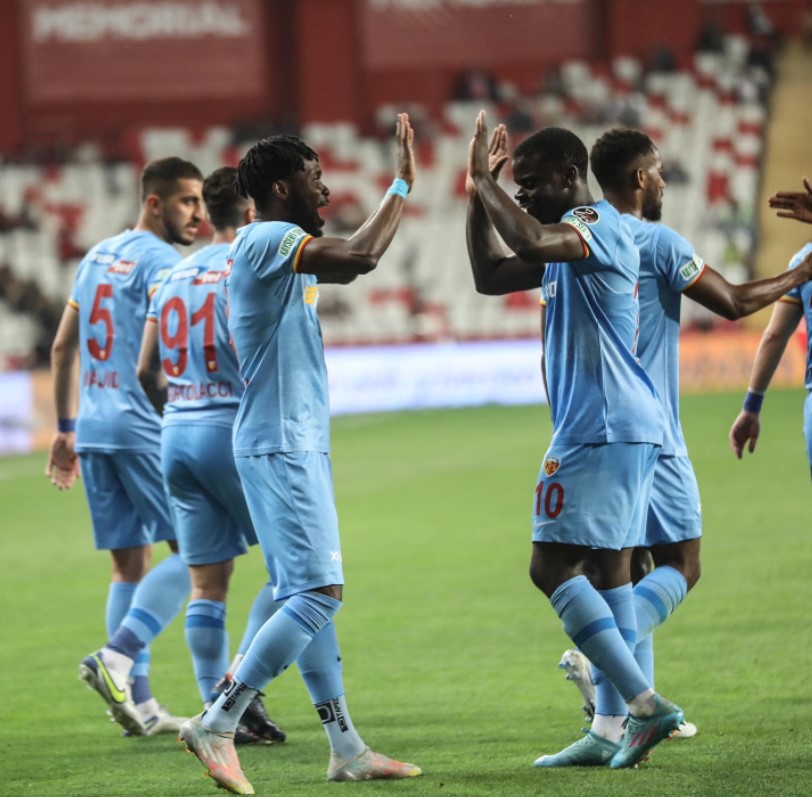 2021-2022 Süper Lig ANTALYASPOR - KAYSERİSPOR 1-1 Maç Görseli