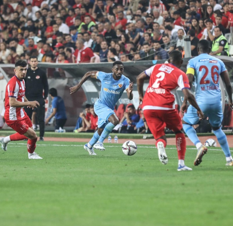 2021-2022 Süper Lig ANTALYASPOR - KAYSERİSPOR 1-1 Maç Görseli