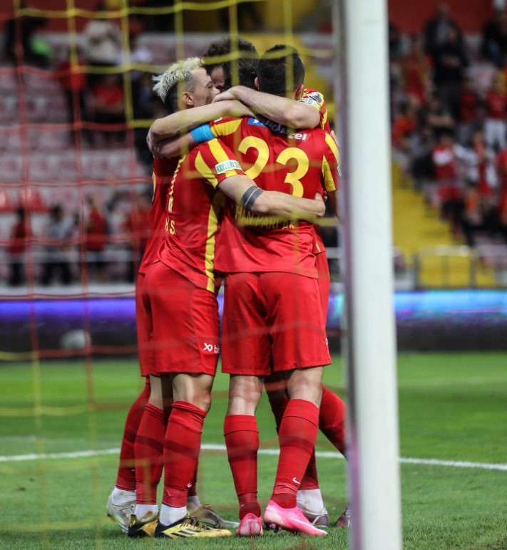 2021-2022 Süper Lig KAYSERİSPOR - YENİ MALATYASPOR 3-0 Maç Görseli