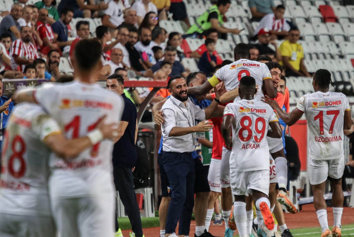 2023-2024 Süper Lig ANTALYASPOR - KAYSERİSPOR 1-1 Maç Görseli