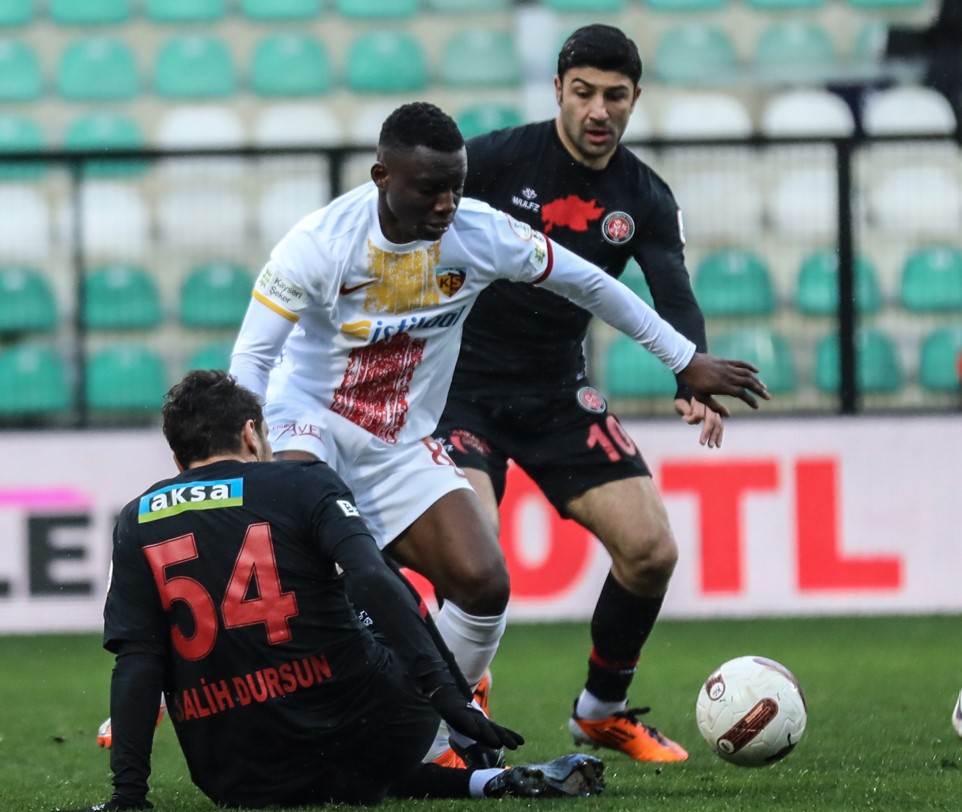 2023-2024 Süper Lig F. KARAGÜMRÜK - KAYSERİSPOR 4-1 Maç Görseli